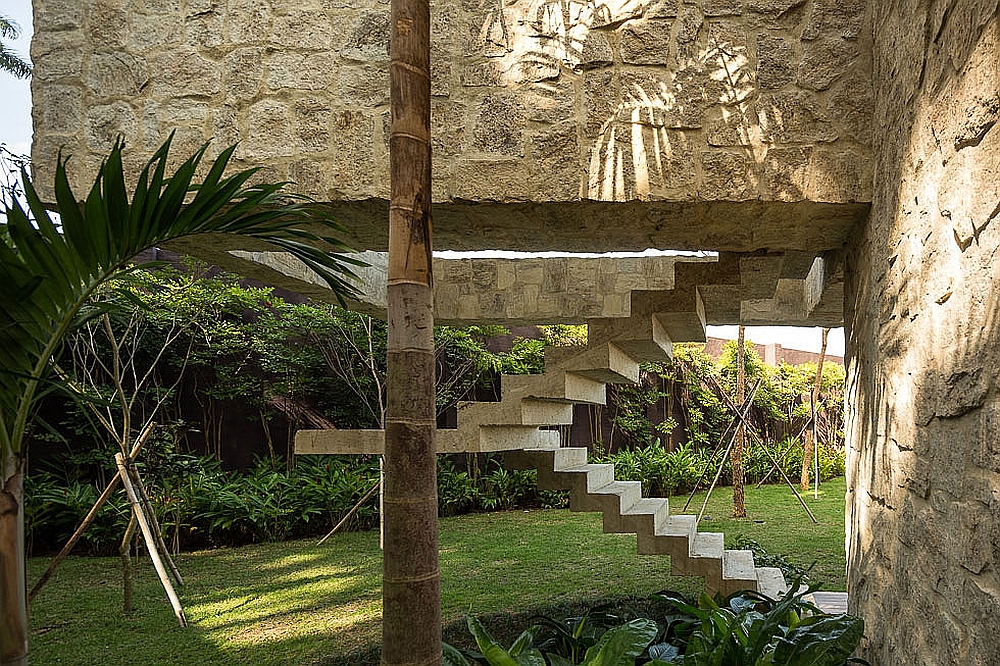 Лестница загородного дома в Бразилии