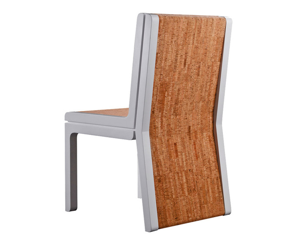 Необычный стул от дизайнеров Телмо Рориса и Клаудиа