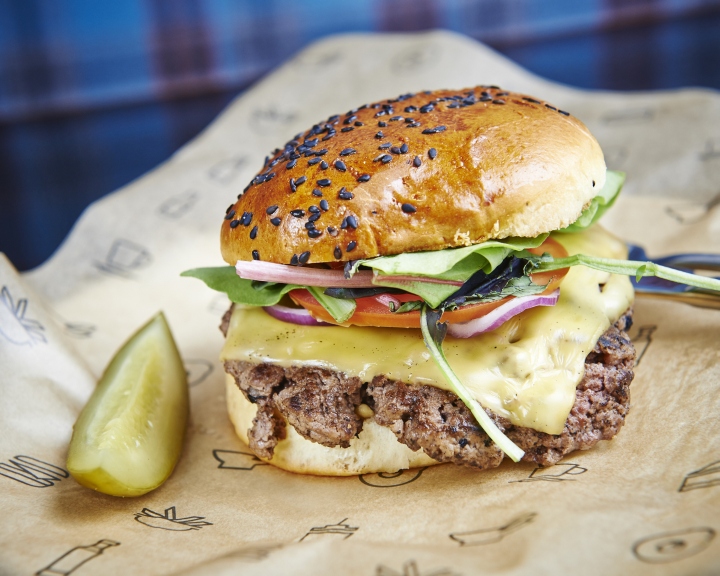 tomek-wozniaks-burger-kitchen-restaurant-07