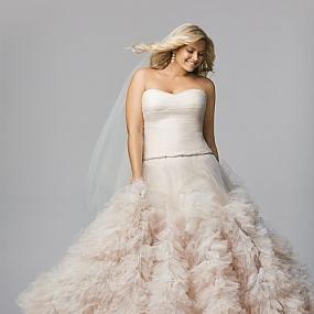 top-plus-size-wedding-dress-09