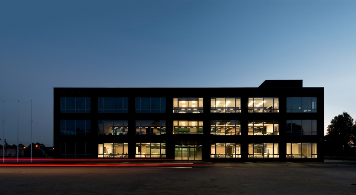 transport-and-logistic-company-office-10