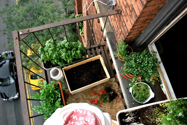 ukrashaem-balkon-52