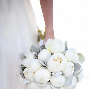 winter-wedding-bouquets-01