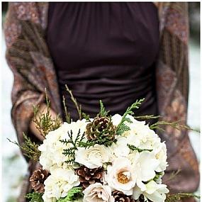 winter-wedding-bouquets-05