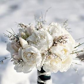 winter-wedding-bouquets-06
