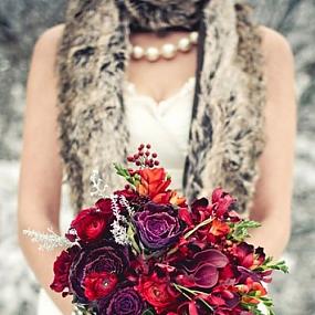 winter-wedding-bouquets-12