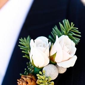 winter-wedding-boutonnieres-07