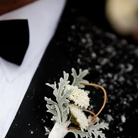 winter-wedding-boutonnieres-10