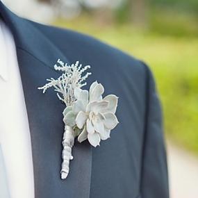 winter-wedding-boutonnieres-17