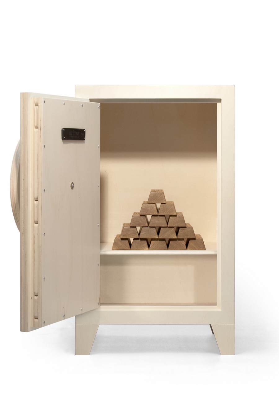 wooden-safe-box-01