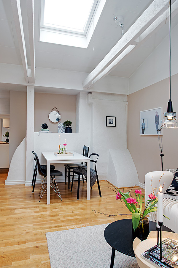 interior-attic-with-view-over-the-city-12