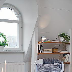 interior-attic-with-view-over-the-city-19