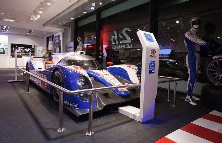 toyota-showroom-paris-03