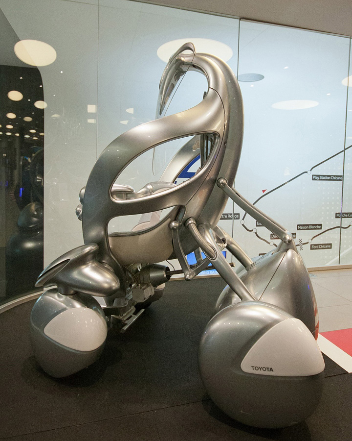 toyota-showroom-paris-19