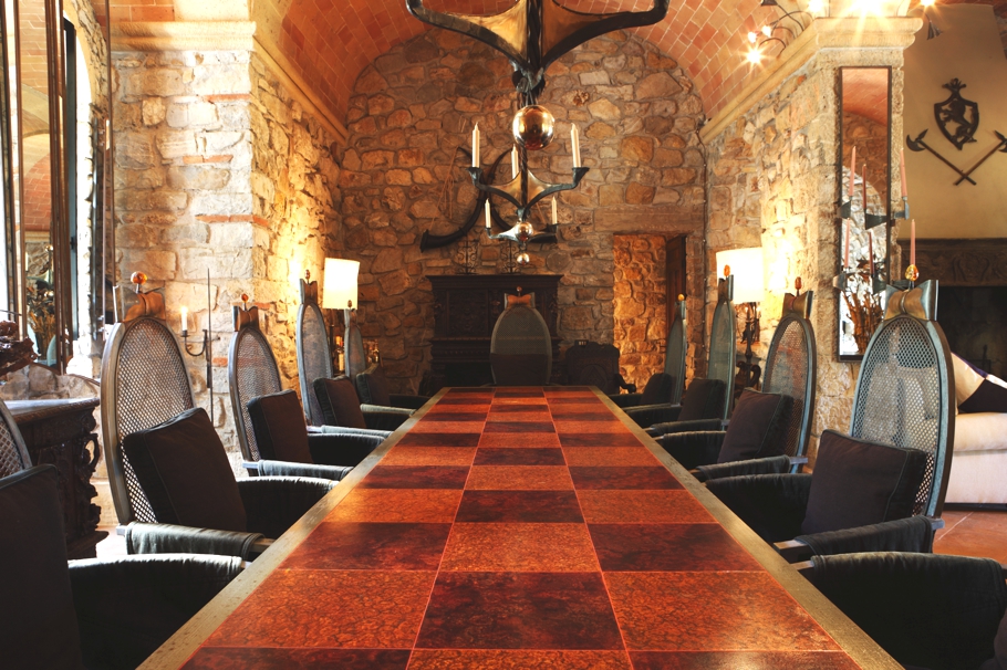 luxury-italian-castle-tuscany-07