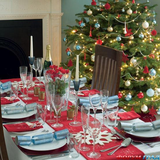 Стол обеденный