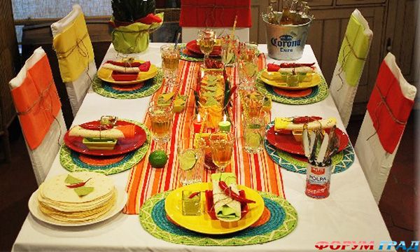 Стол обеденный