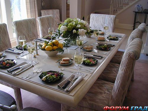 Стол обеденный
