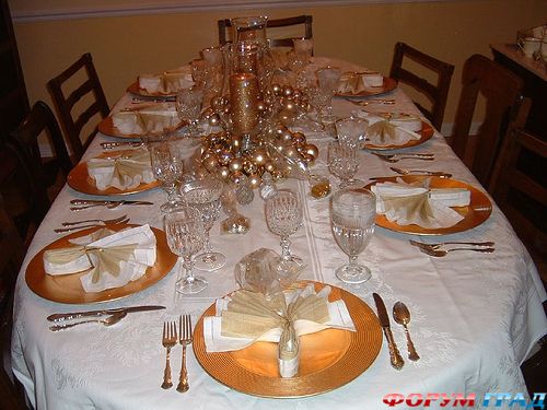 Стол обеденный