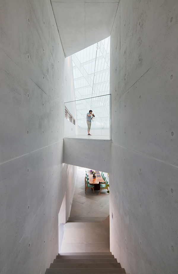 contemporary-shaped-art-centre-01