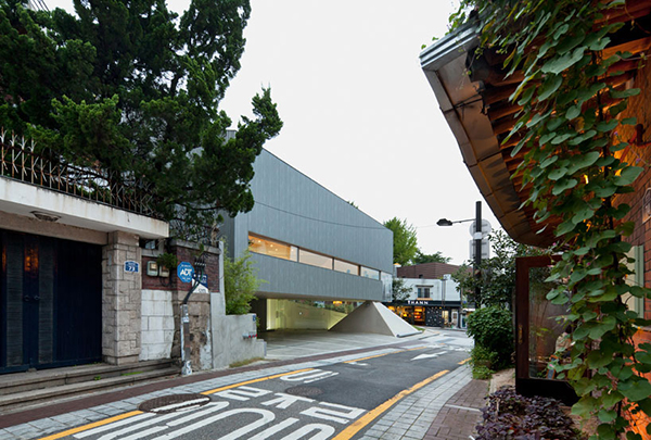 contemporary-shaped-art-centre-08