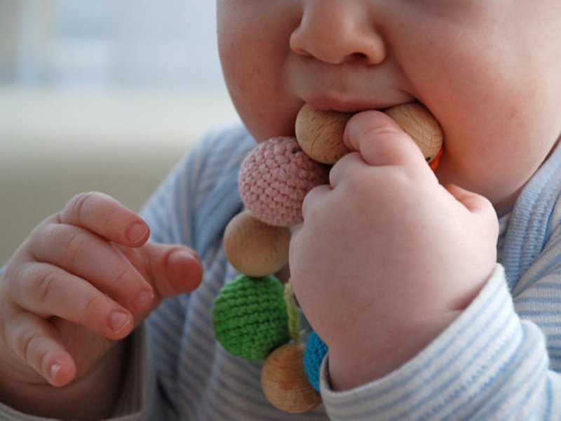 cute-and-eco-friendly-teething-toy-by-nihama-03