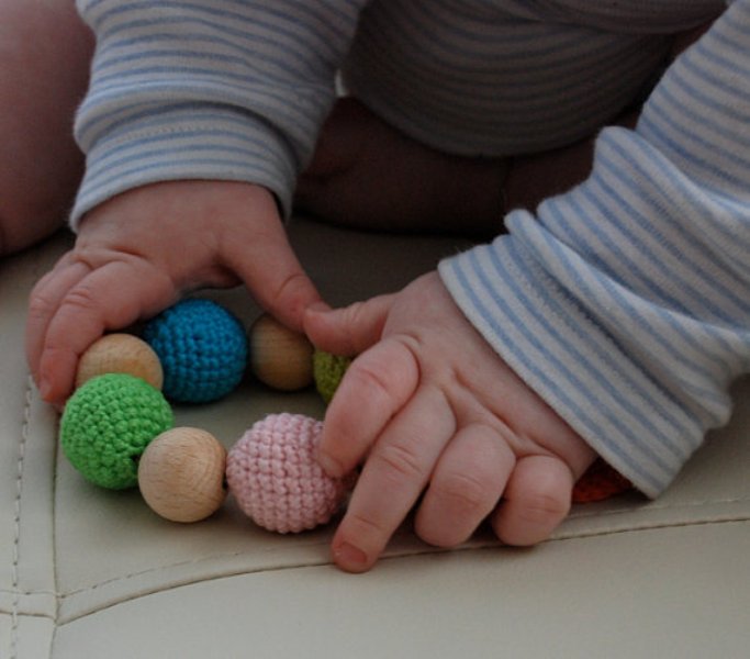 cute-and-eco-friendly-teething-toy-by-nihama-04