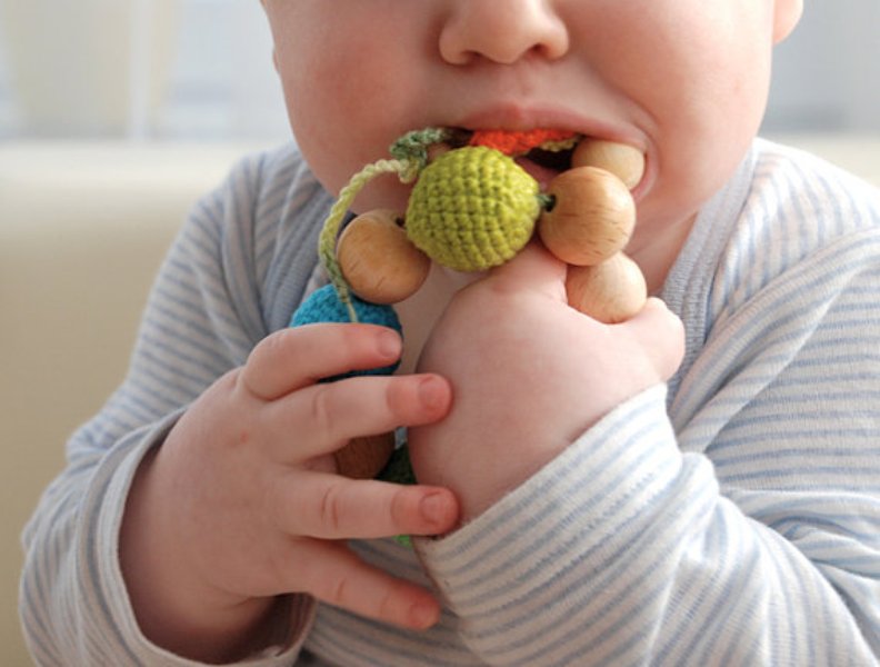 cute-and-eco-friendly-teething-toy-by-nihama-05