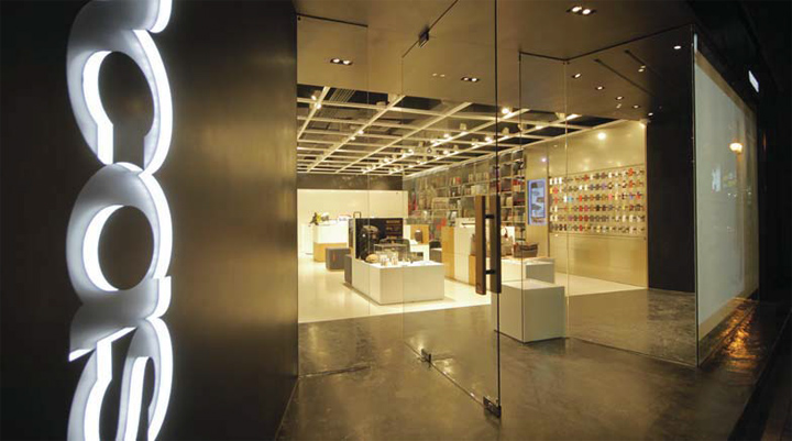 incase-flagship-store-seoul-01