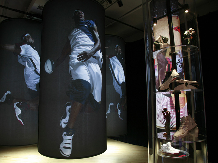 nike-zoom-lebron-iv-pop-up-store-by-eight-inc-new-york-05