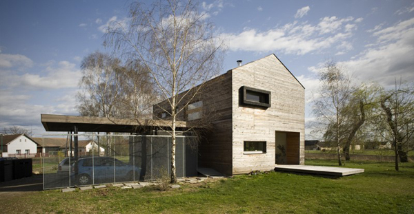 rustic-house-with-natural-framework-in-czech-republic-10