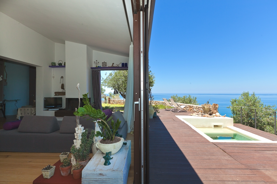sicilian-villa-with-breathtaking-sea-views-03