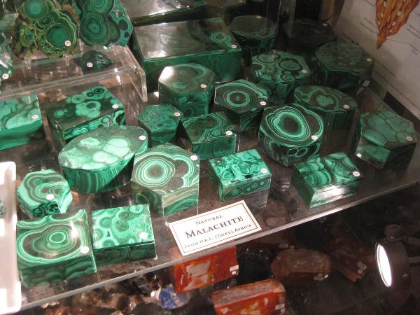 decorating-with-minerals-10