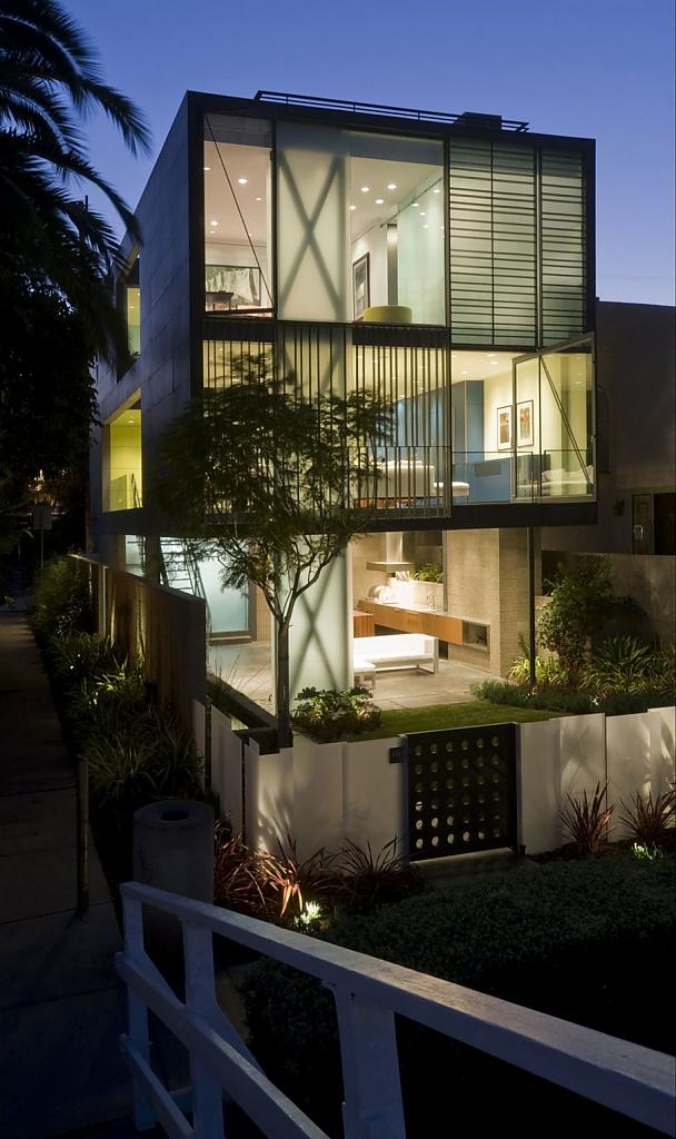hover-house-3-by-glen-irani-architects-01
