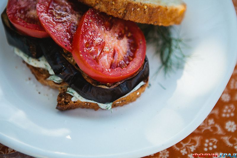 бутерброд с баклажанами