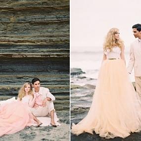 chic-peach-and-gold-beach-wedding-02