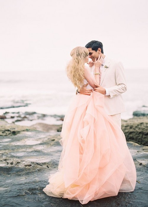 chic-peach-and-gold-beach-wedding-16