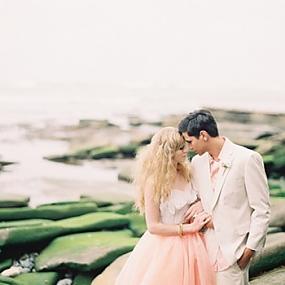 chic-peach-and-gold-beach-wedding-27