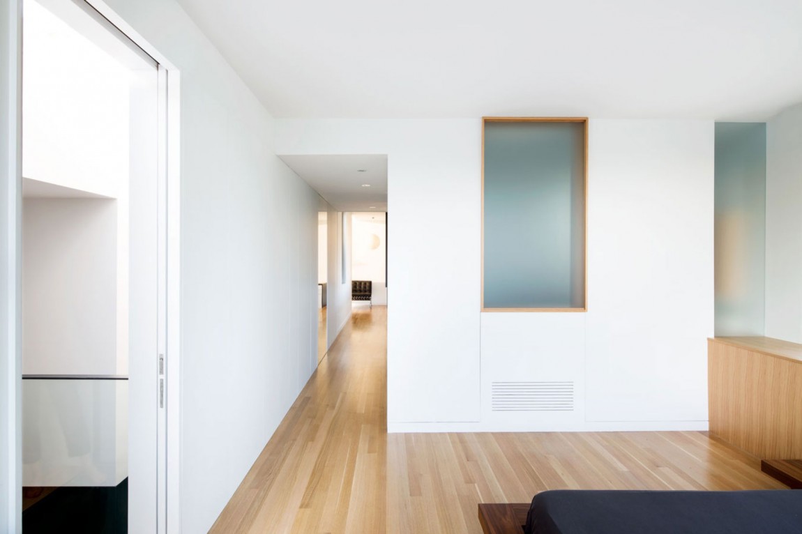 Просторный дом Connaught Residence от naturehumaine, Монреаль