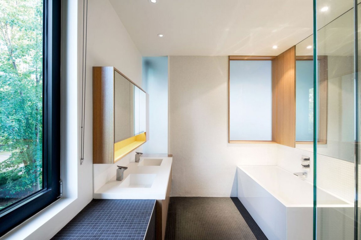 Просторный дом Connaught Residence от naturehumaine, Монреаль