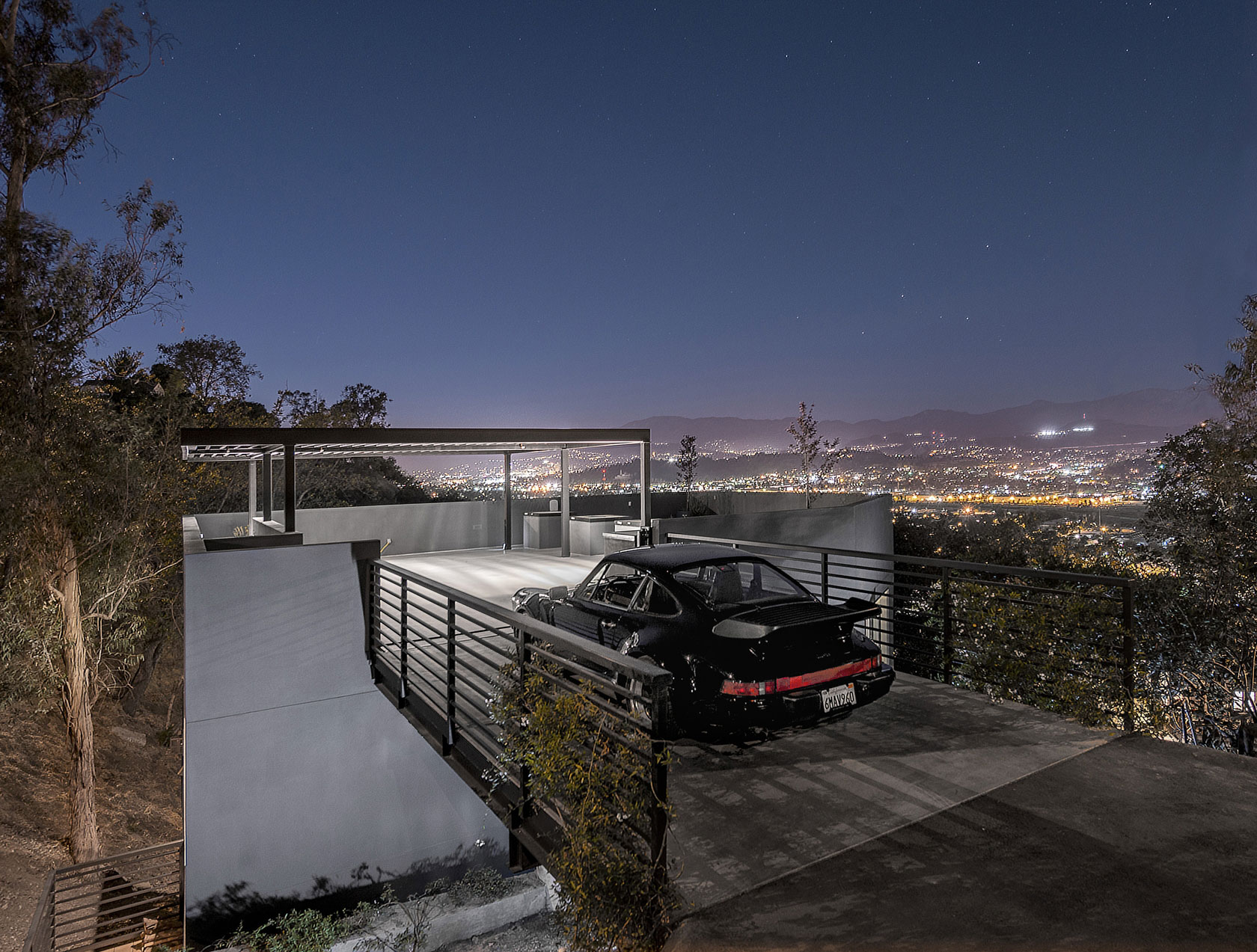 Уникальный особняк с автостоянкой на крыше от Anonymous, Лос-Анджелес, США