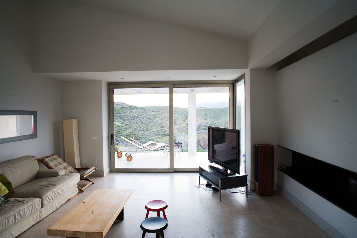 dom-iz-betona-v-gorakh-07