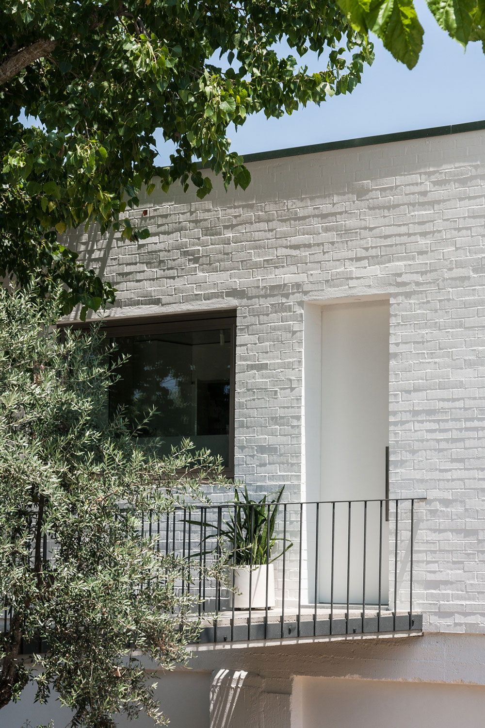 house-by-miguel-marcelino-07