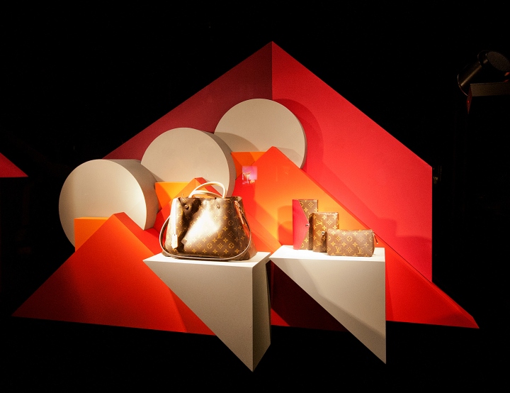 louis-vuitton-windows-03