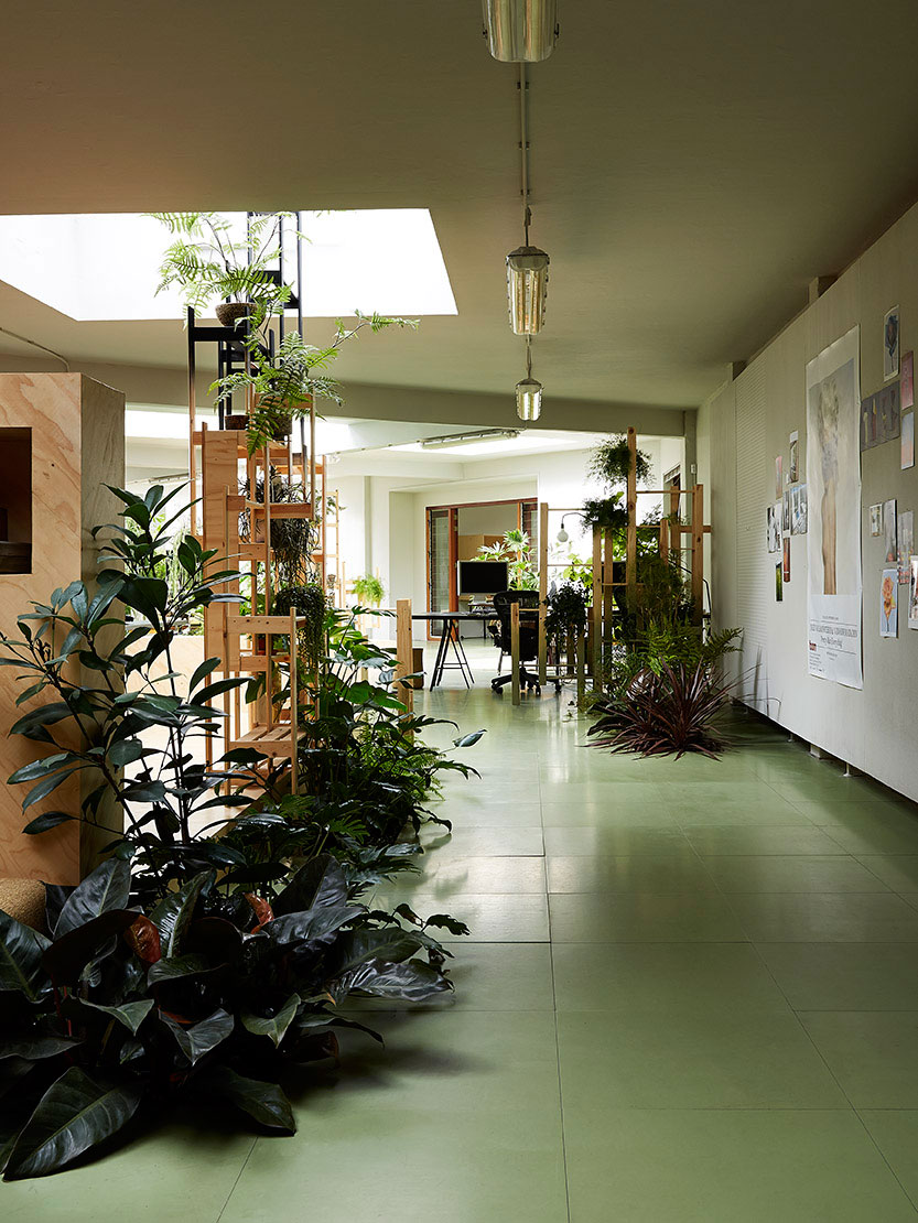 random-studio-office-by-xandl-03