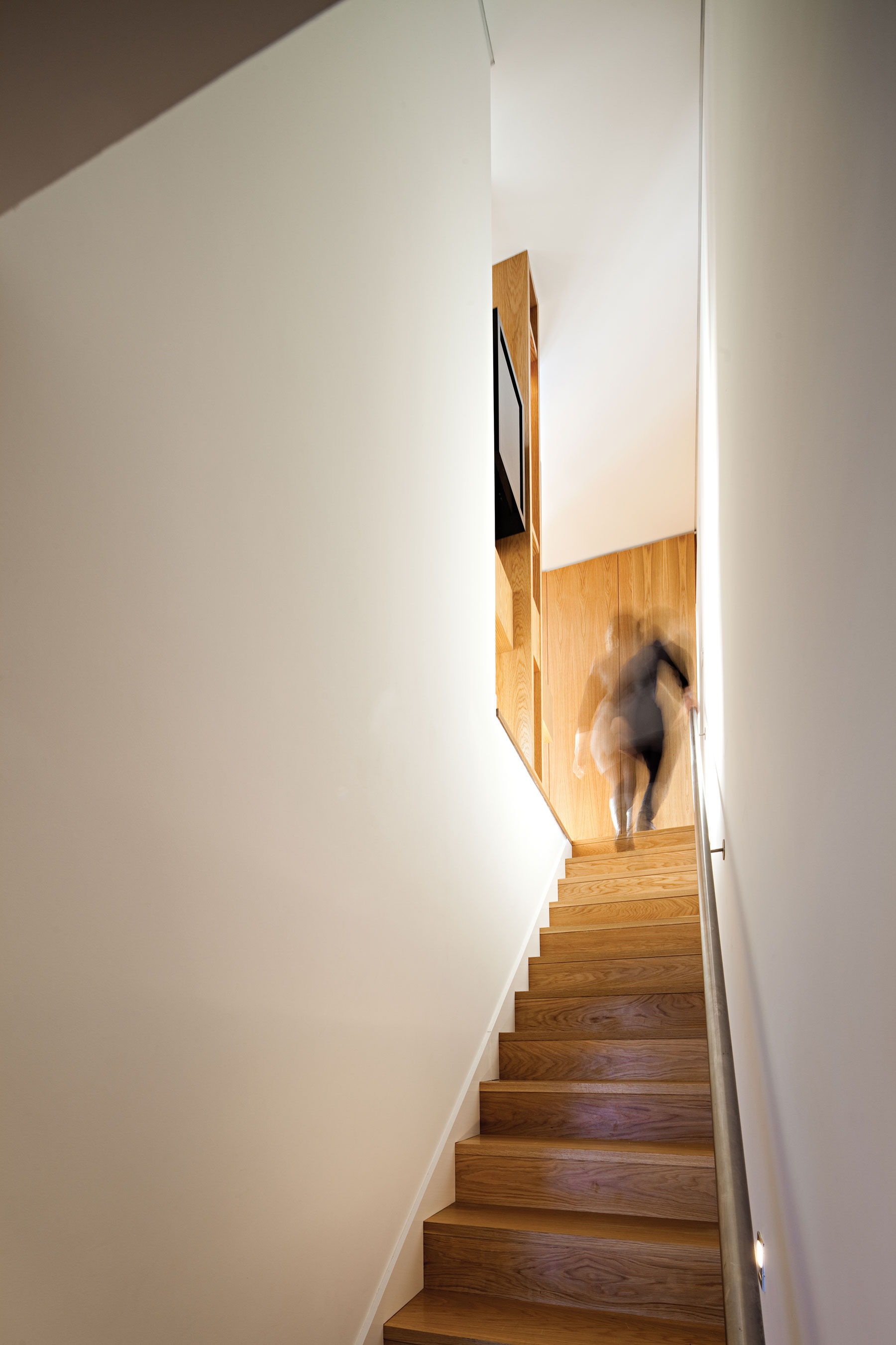ribatejo-house-by-atelier-nuno-lacerda-lopes-08