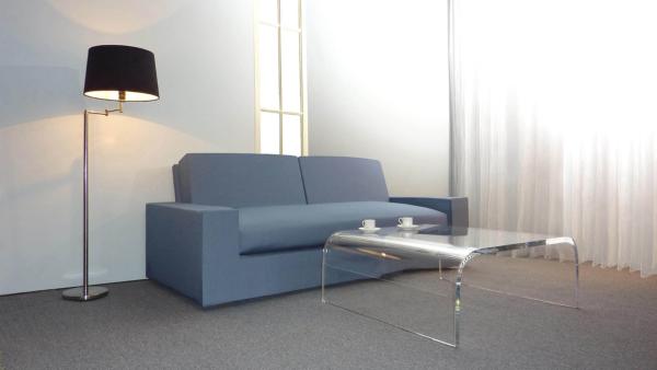 acrylic-coffee-tables-17