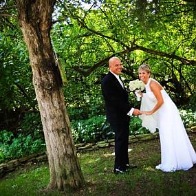small-wedding-ceremony-at-cedarwood-tree-04