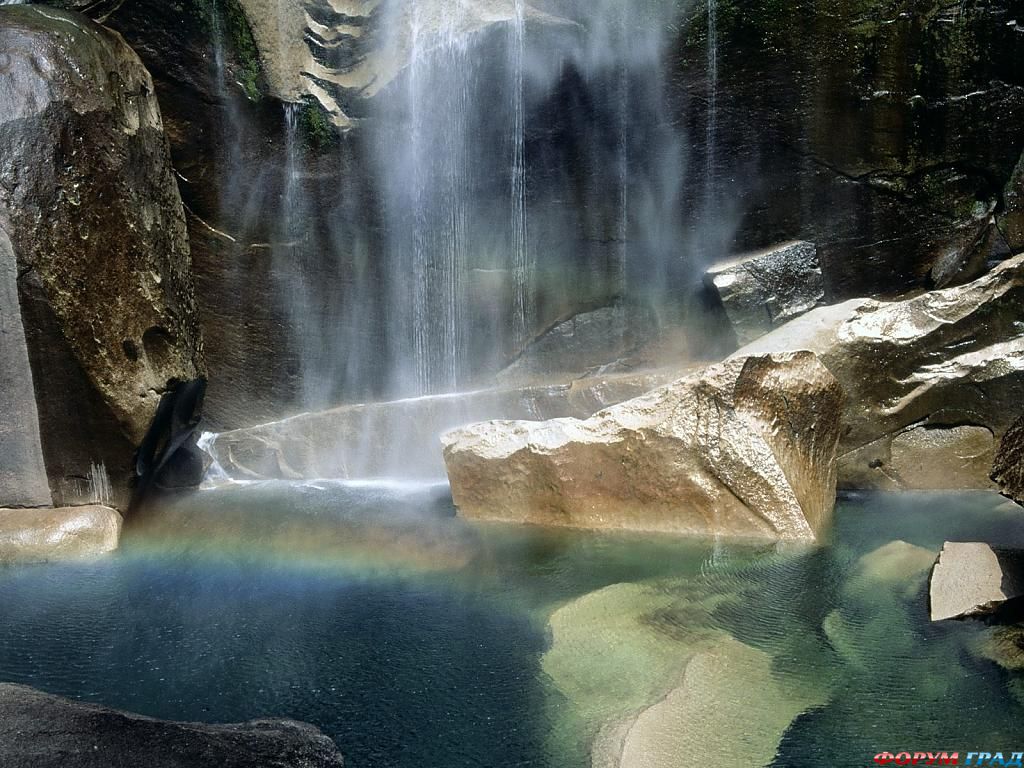 natural phenomenon vernal falls yosemite cali50