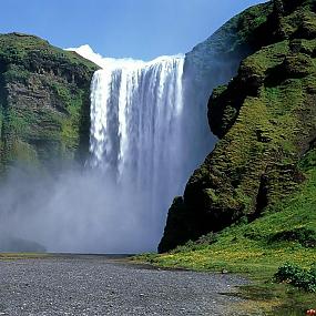 thundering mist iceland